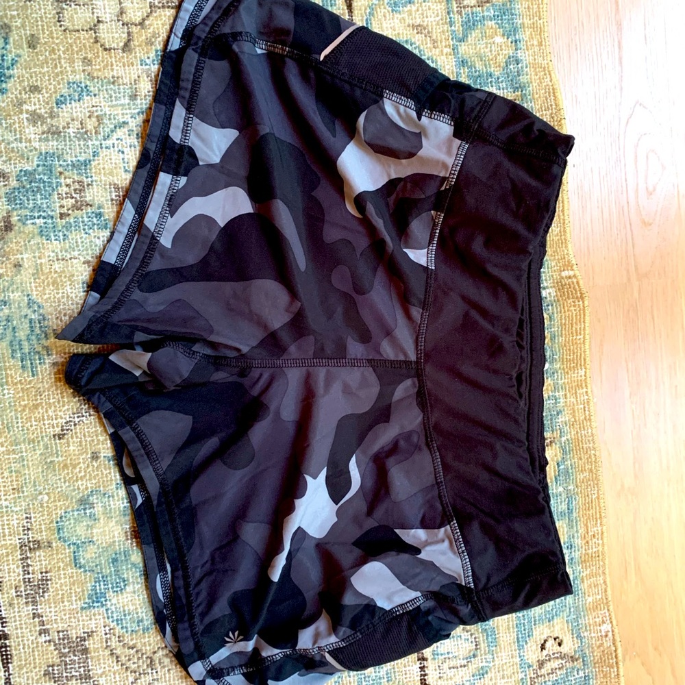 Athleta black and grey camo shorts size Medium